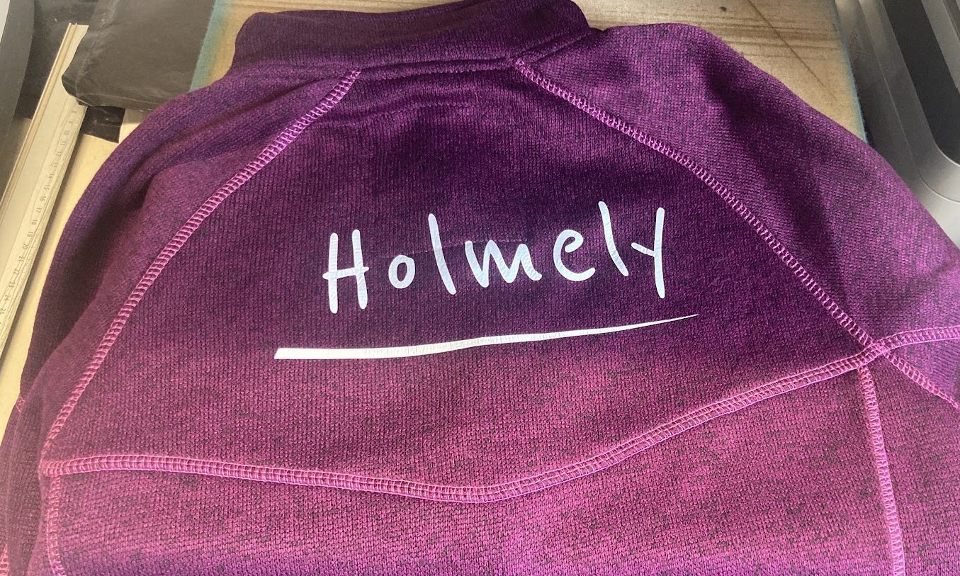 Folietryk på lynlås trøje til Holmely